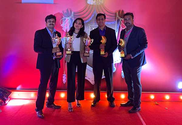 Prolifics employees accept awards for the “Dream Companies to Work For” in 2020