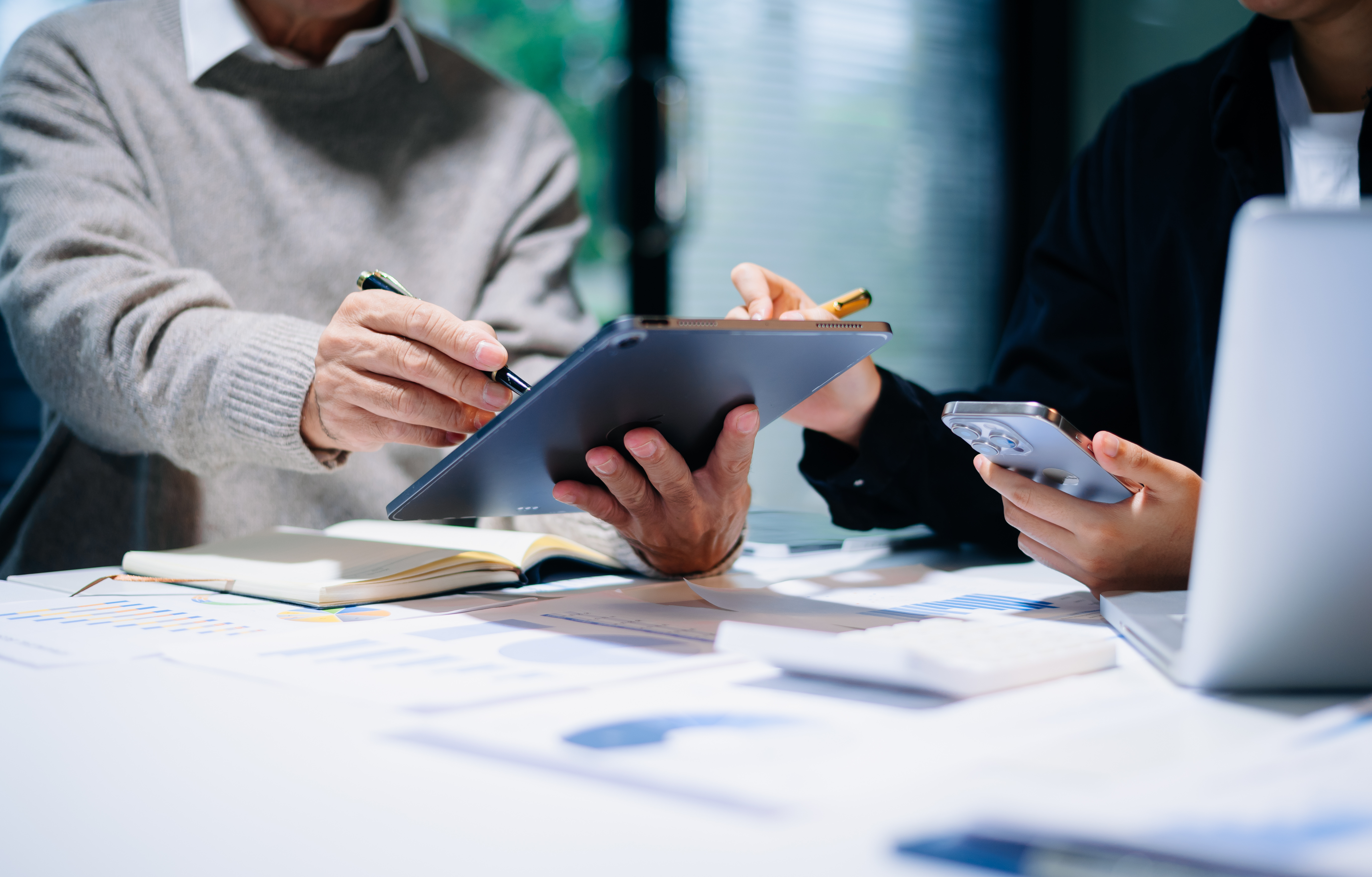 Assuring Performance of Critical Apps for Global Law Firms